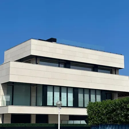 Penthouse With Private Pool 50m From The Apartament *