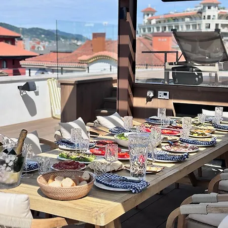 Penthouse With Private Pool 50m From The Apartament *