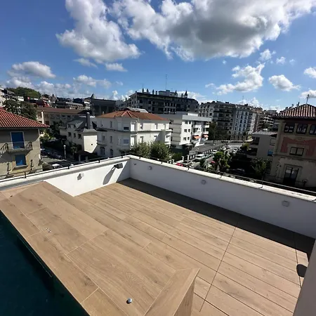 Penthouse With Private Pool 50m From The Apartament *