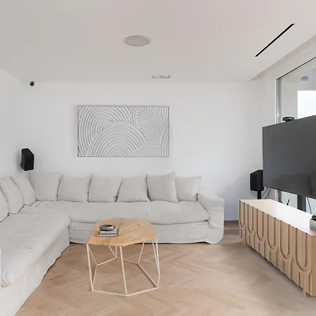 Апартаменты Penthouse With Private Pool 50m From The